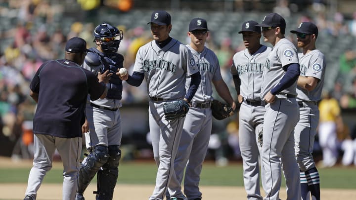 Mariners' Iwakuma wins again in 3-2 victory over Athletics