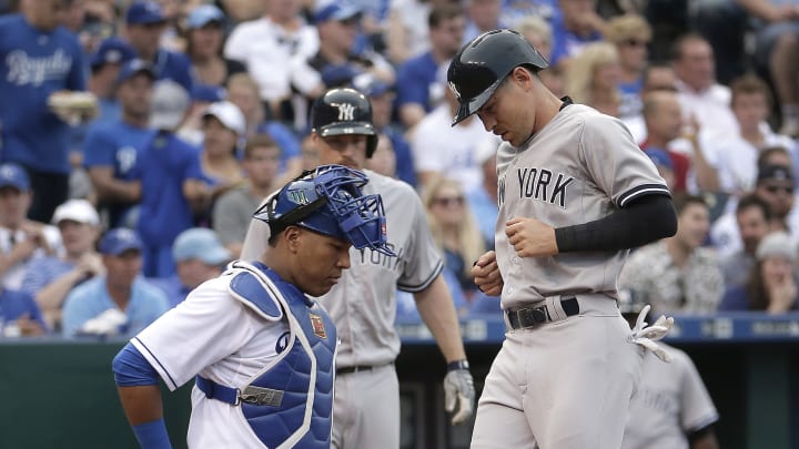Yankees CF Ellsbury leaves in 4th with right knee injury