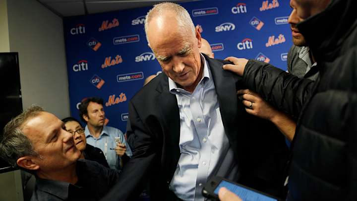 Mets GM Sandy Alderson ‘fine’ after collapsing at press conference