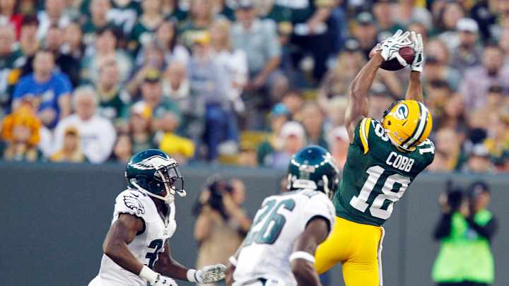 Packers' Randall Cobb leaves game with shoulder injury