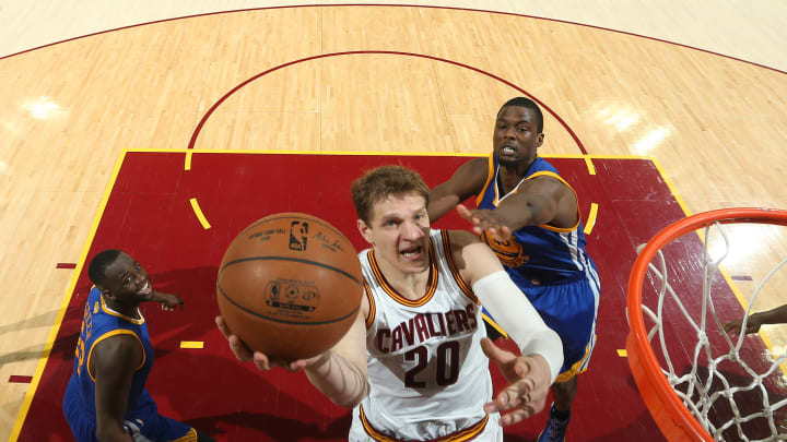 Cavs pick up $5M 2016 option for center Timofey Mozgov