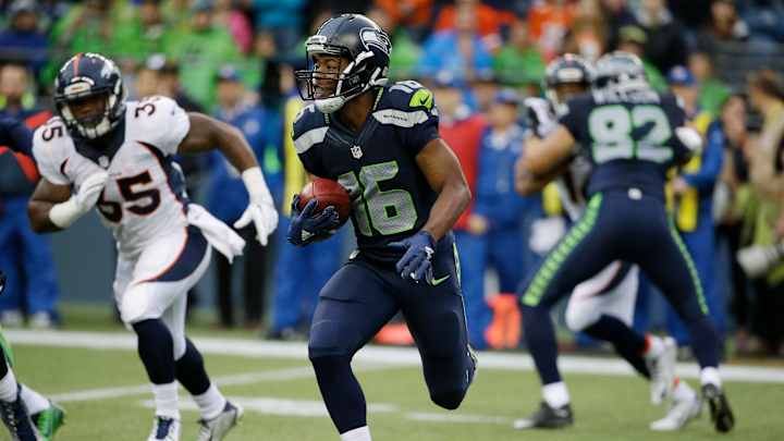 Seattle coach Pete Carroll collides with ref, draws flag Seattle coach Pete Carroll collides with ref, draws flag