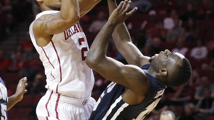 Hield leads No. 7 Oklahoma past Oral Roberts 96-73