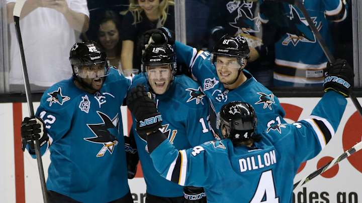 Jones makes 27 saves in Sharks' 2-0 win over Ducks