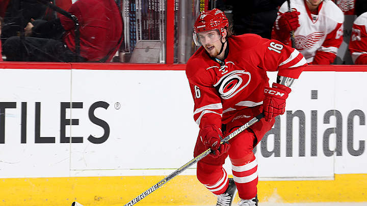 Hurricanes reach deal for 2-year extension with Lindholm