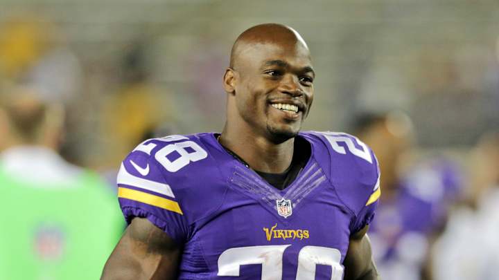 Adrian Peterson returns to Minnesota Vikings Adrian Peterson returns to Minnesota Vikings