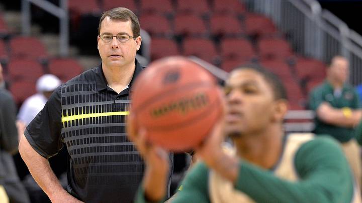 UAB coach helps pay cost of attendance for basketball teams