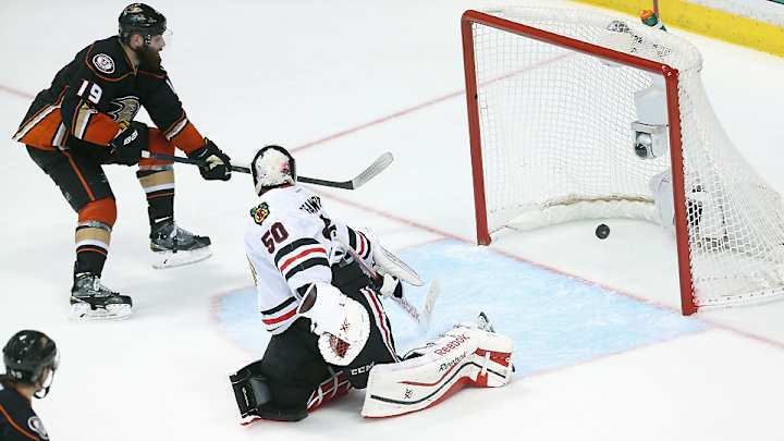 Ducks survive Blackhawks' furious third-period rally in Game 5 OT thriller Ducks survive Blackhawks' furious third-period rally in Game 5 OT thriller