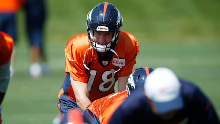 Old friends Bethea, Manning reunite at 49ers-Denver practice Old friends Bethea, Manning reunite at 49ers-Denver practice