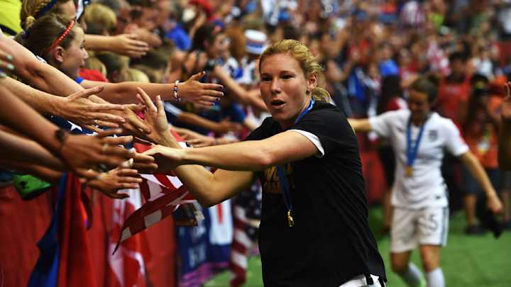 USWNT midfielder Lori Chalupny to retire from international play