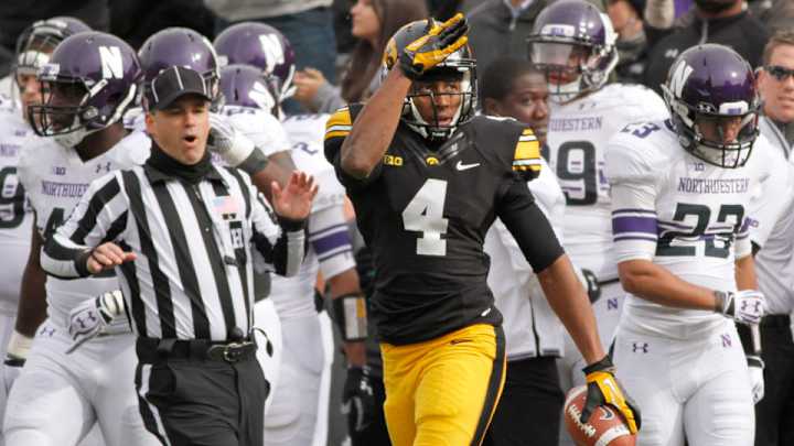 Iowa's Tevaun Smith tops Odell Beckham's one-handed catch record Iowa's Tevaun Smith tops Odell Beckham's one-handed catch record