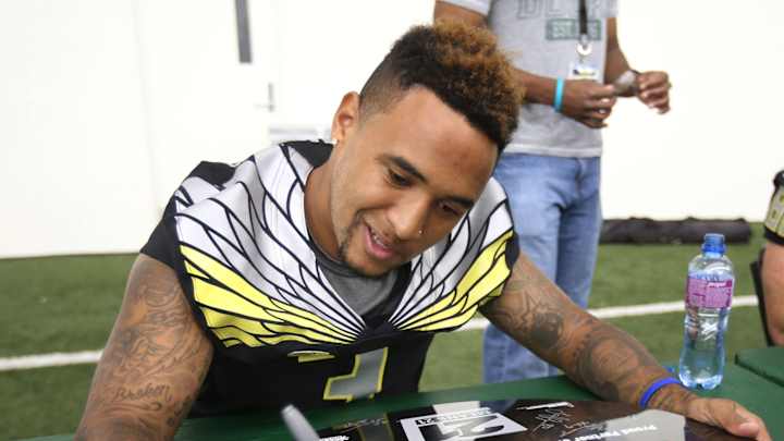 Vernon Adams opens Oregon QB career with Eastern Washington