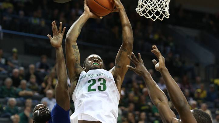 Boucher helps No. 25 Oregon beat Savannah State 75-59