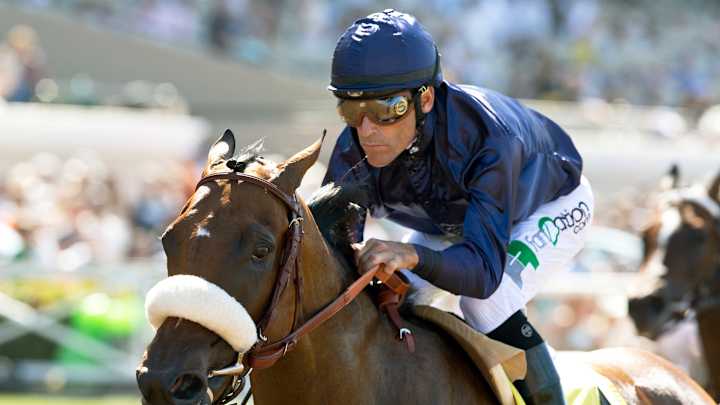 Chati's On Top wins Solana Beach Handicap at Del Mar
