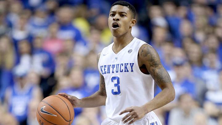 Kentucky's Tyler Ulis suffers elbow injury vs. South Florida Kentucky's Tyler Ulis suffers elbow injury vs. South Florida