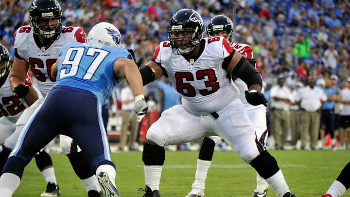 Falcons release G Justin Blalock