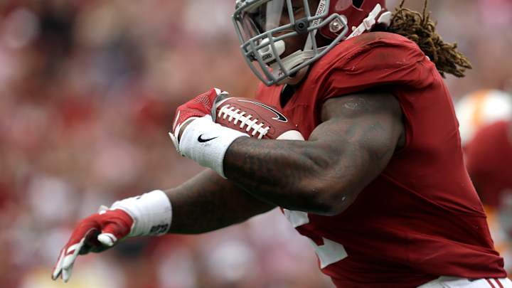 No. 8 Alabama survives scare from Tennessee, 19-14 No. 8 Alabama survives scare from Tennessee, 19-14