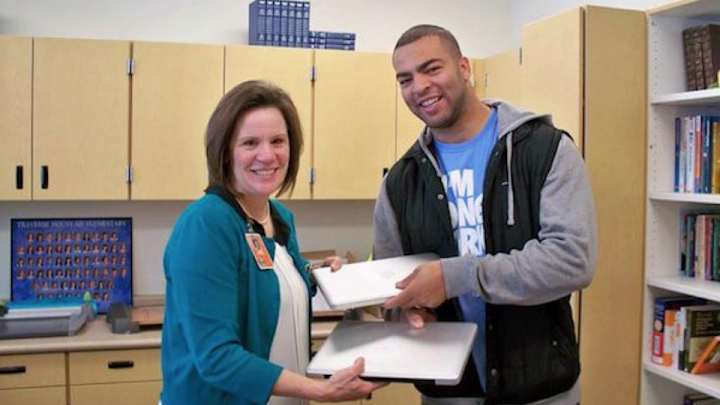 Lions' Kyle Van Noy accidentally switches laptops with a principal