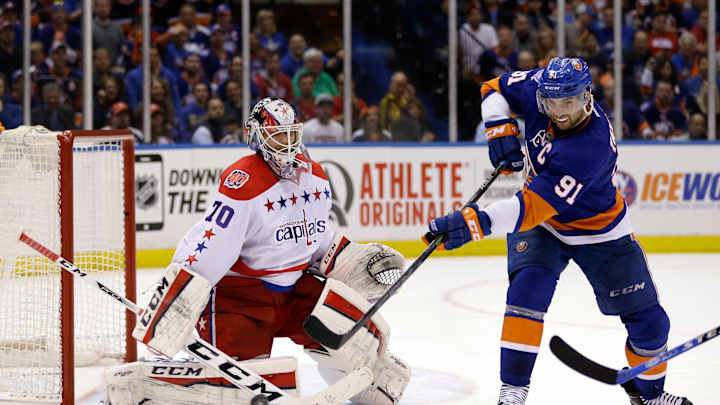 Tavares scores early in OT in Isles' 2-1 win over Caps