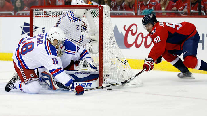 Burakovsky lifts Caps past Rangers 2-1 for 3-1 series lead