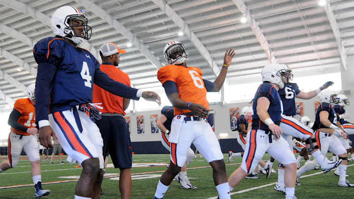 Jason Smith gives Auburn versatile playmaker Jason Smith gives Auburn versatile playmaker