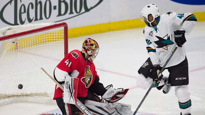 Blackhawks F Hossa, Sharks F Ward out with injuries