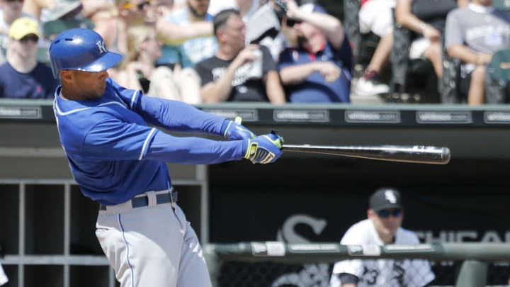 Danks pitches into 7th, White Sox beat Royals 2-0 for split