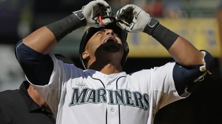 Cruz hits 40th HR, Hernandez wins, Mariners top Texas