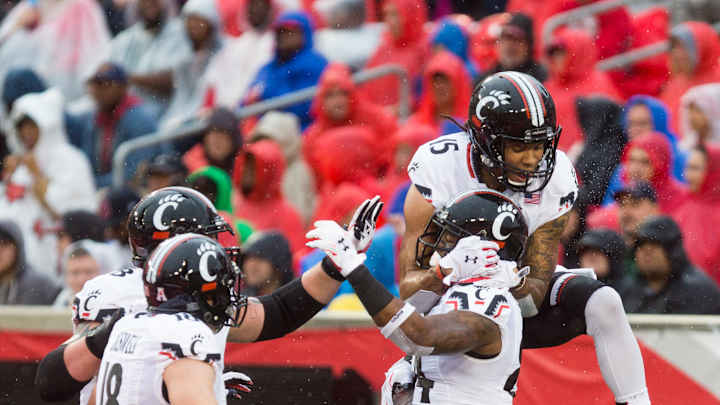 No. 18 Houston improves to 9-0, beats Cincinnati 33-30 No. 18 Houston improves to 9-0, beats Cincinnati 33-30