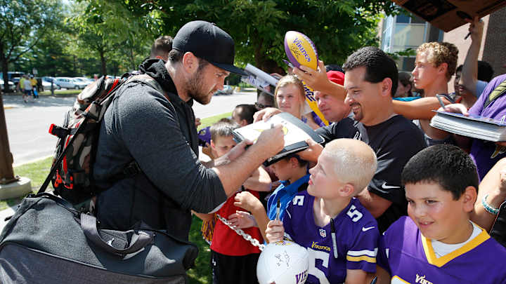 Vikings place linebacker Casey Matthews on injured reserve