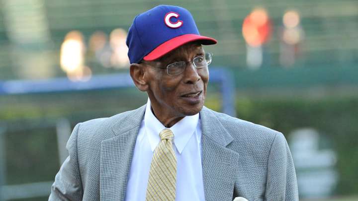 Chicago high-rise lit up to honor 'Mr. Cub' Ernie Banks Chicago high-rise lit up to honor 'Mr. Cub' Ernie Banks