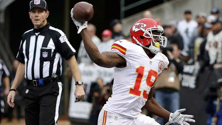 Carr's 3 INTs help Chiefs rally past Raiders for 34-20 win