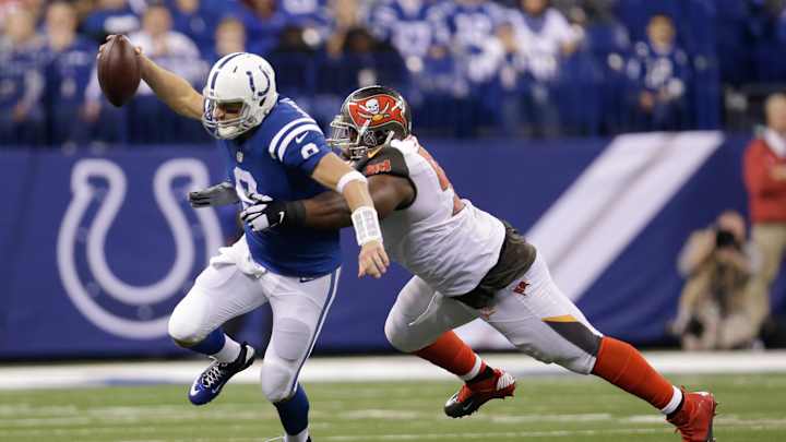 Hasselbeck playing perfect role filling in for injured Luck