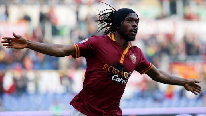 Feyenoord fans throw inflatable banana at Roma's Gervinho Feyenoord fans throw inflatable banana at Roma's Gervinho