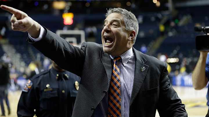 Bruce Pearl helped push a broken-down van in rush hour traffic