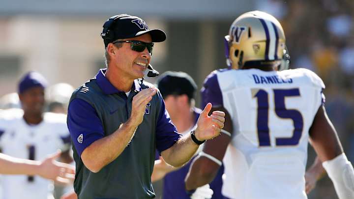 Washington's Chris Petersen signs 2-year contract extension