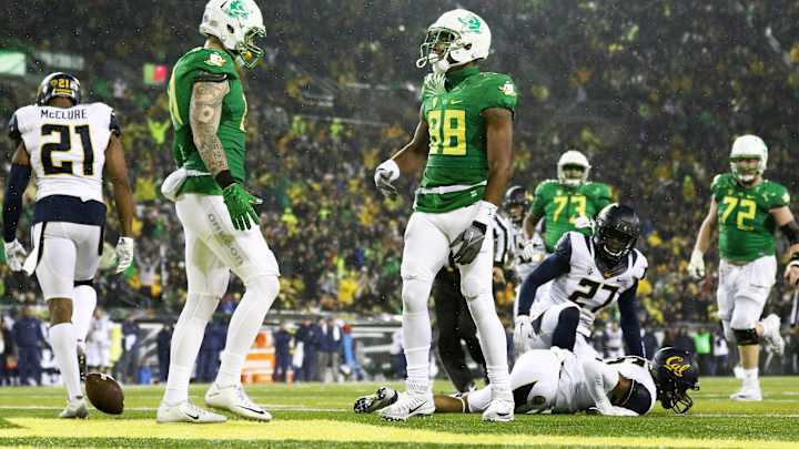 Adams throws for 4 TDs and Oregon beats Cal 44-28