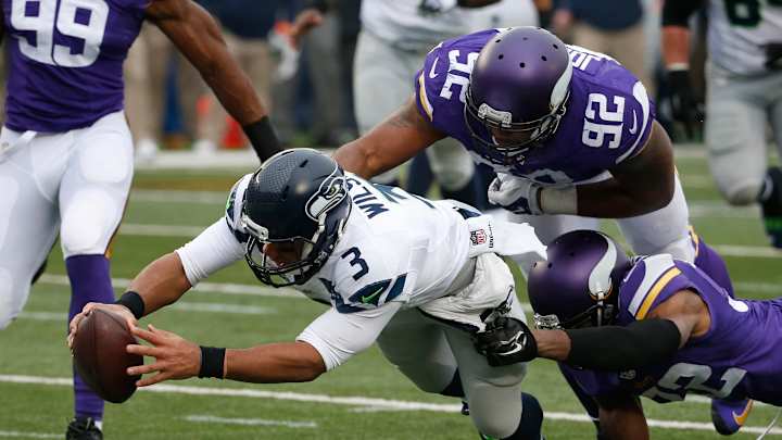 Seahawks fly past Vikings 38-7 for 3rd straight victory