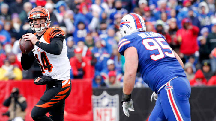 Dalton helps Bengals stay perfect with 34-21 win over Bills