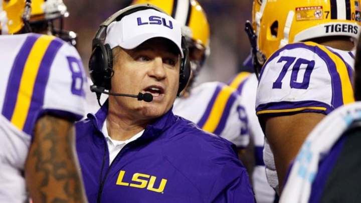 Campus Clicks: Chipotle delivers to campus, Get ready for kickoff, Sinatra