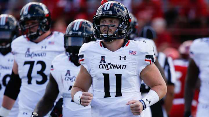Cincinnati QB Gunner Kiel taken off field on stretcher vs. Memphis