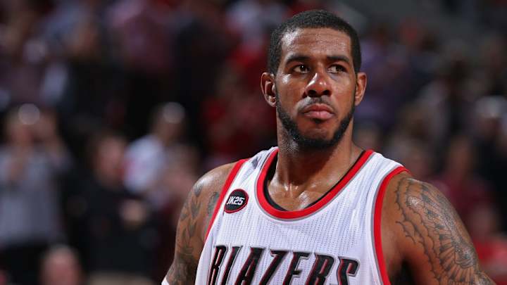 Adam Levine dons LaMarcus Aldridge Lakers' jersey to woo free agent