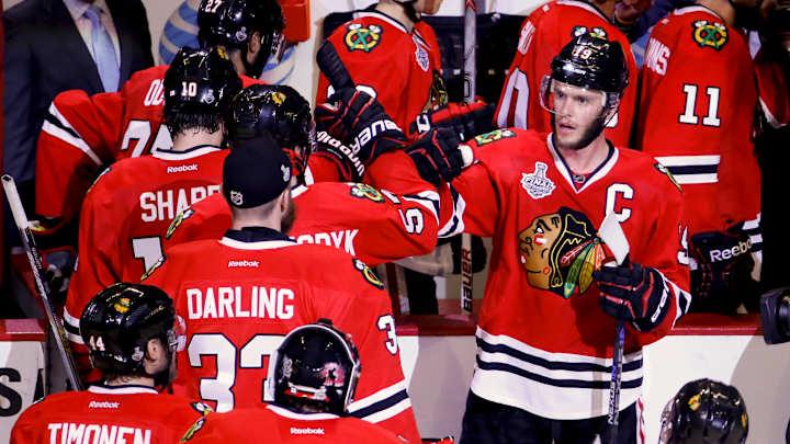 Blackhawks edge Tampa Bay 2-1, even Stanley Cup Final 2-2
