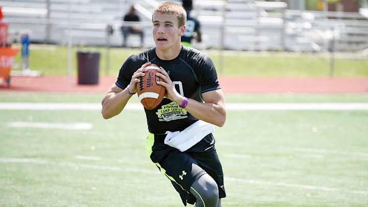 Tennessee lands commitment from top 2017 QB recruit Hunter Johnson