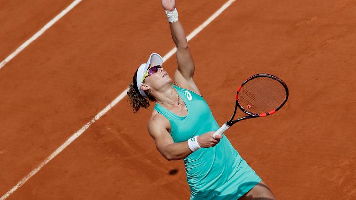 Sharapova sets up meeting with Stosur at French Open