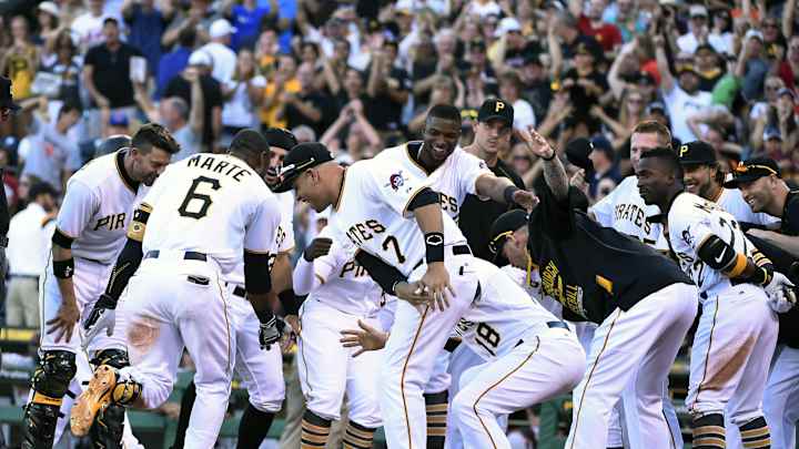 LEADING OFF: Bird big for Yanks, Hamels goes for Rangers