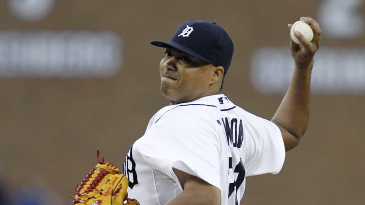 Simon throws 1-hitter, Tigers beat Rangers 4-0