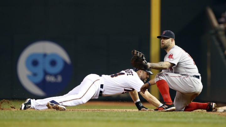 Pelfrey helps Twins keep winning, 2-1 over Red Sox