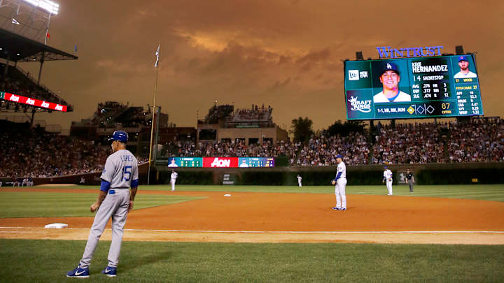 Lights problem causes delay in Dodgers-Cubs at Wrigley Field