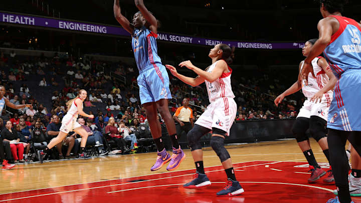 McCoughtry leads Dream 73-71 win over Mystics in finale